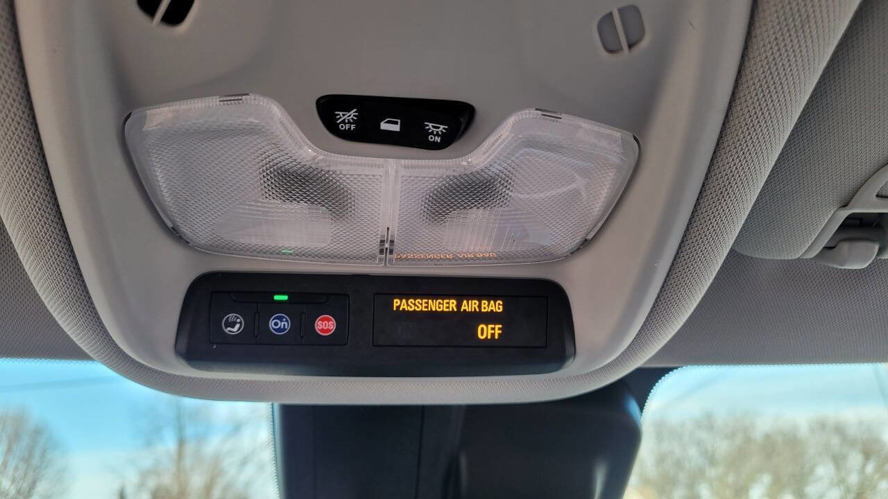 Used 2025 Chevrolet TrailBlazer LT w/ Driver Confidence Package image 17