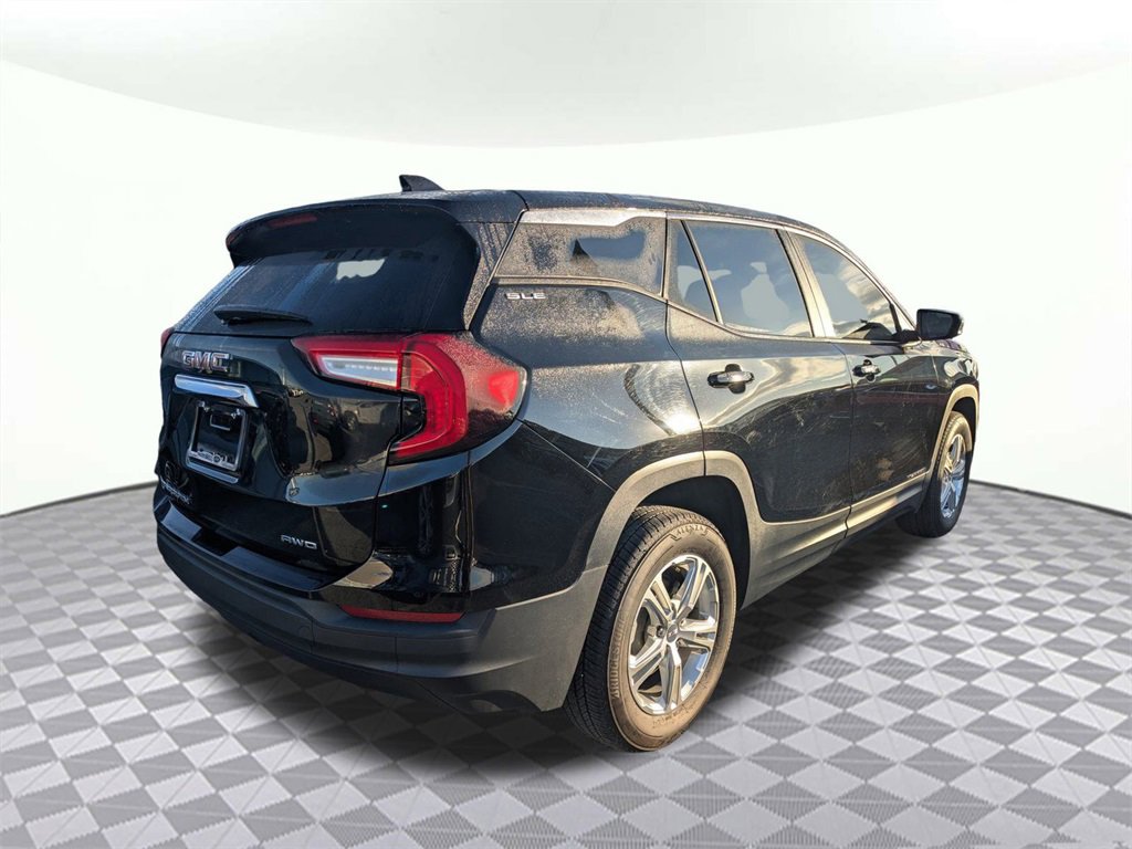 Used 2024 GMC Terrain SLE image 3