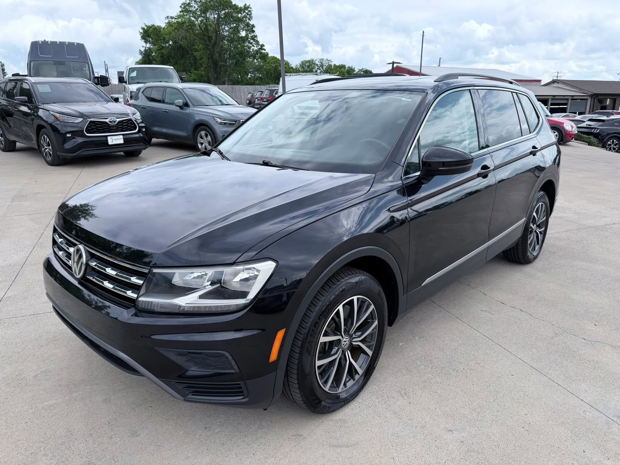 Used 2020 Volkswagen Tiguan SE w/ Panoramic Sunroof Package FWD image 77