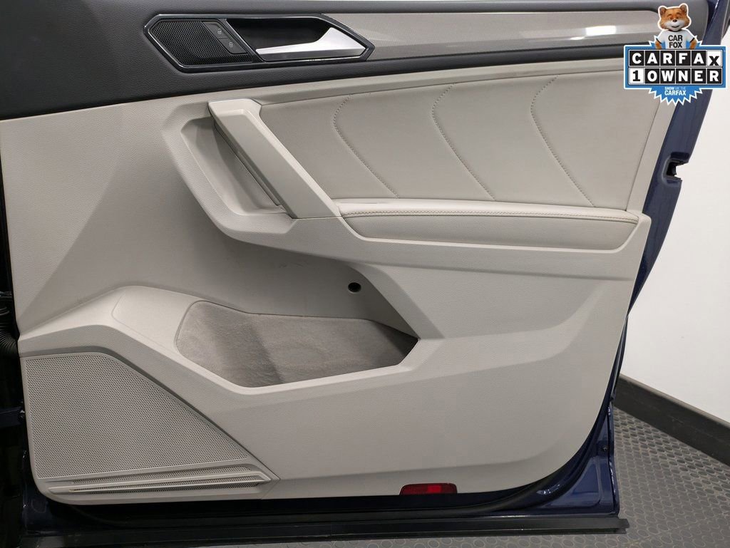 Used 2022 Volkswagen Tiguan SE w/ Panoramic Sunroof Package image 29