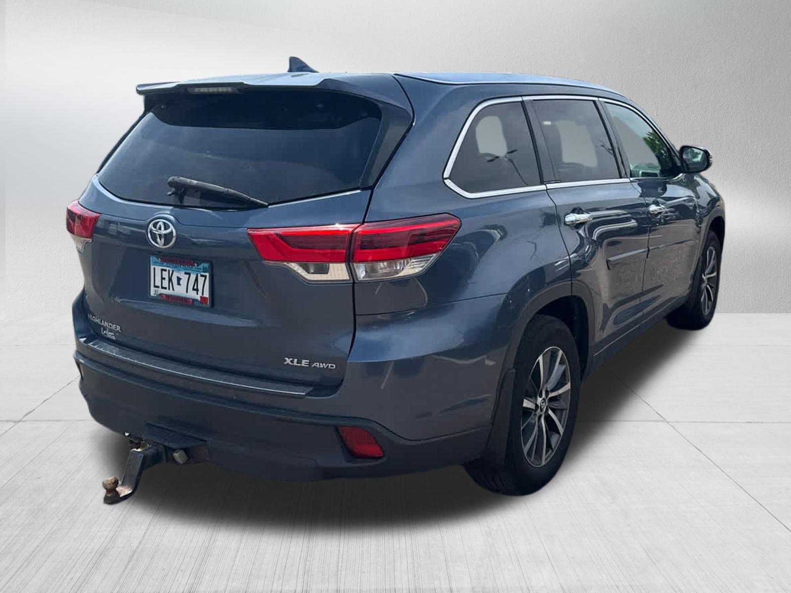 Used 2017 Toyota Highlander XLE AWD/4WD image 11