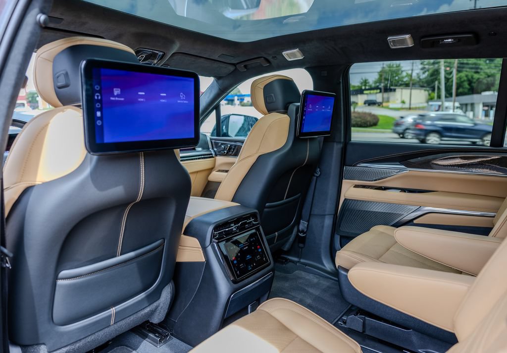 Used 2025 Cadillac Escalade IQ Sport 2 AWD/4WD image 19