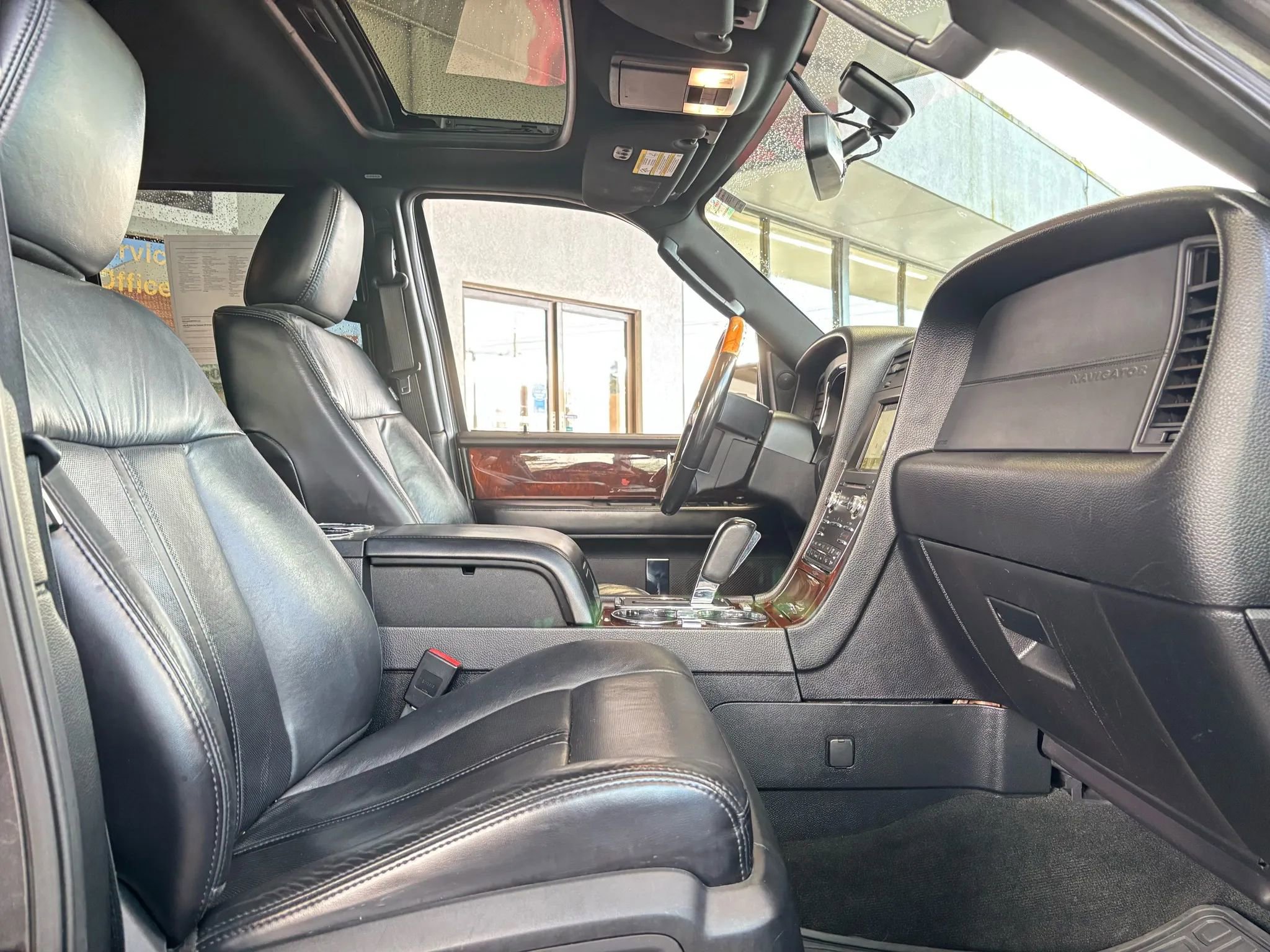 Used 2016 Lincoln Navigator L Select image 24