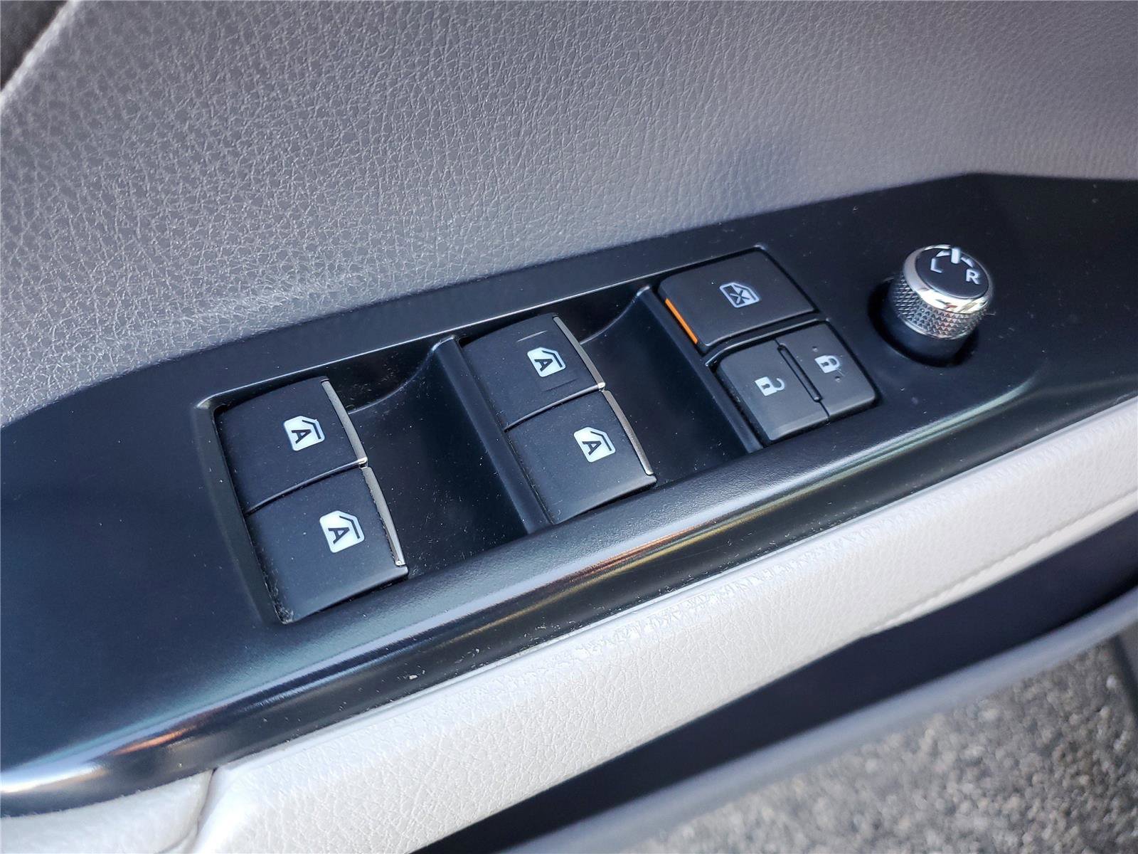 Used 2019 Toyota Camry XLE image 20