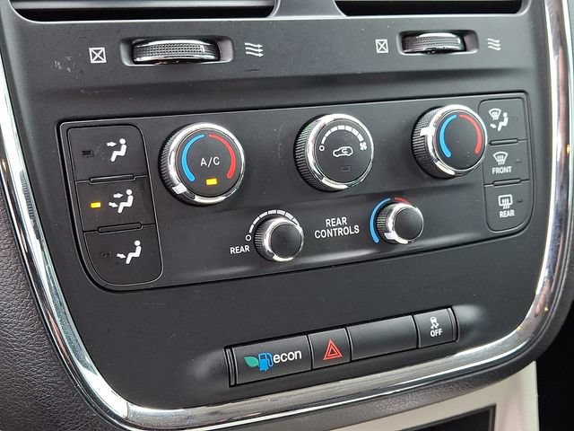 Used 2015 Dodge Grand Caravan SXT w/ UConnect Hands-Free Group FWD image 15