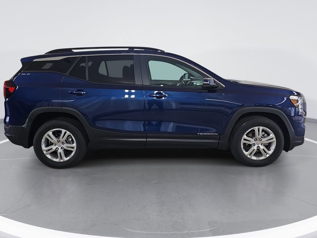 Certified 2022 GMC Terrain SLE w/ Driver Convenience Package image 3