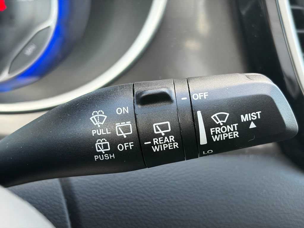Certified 2025 Chrysler Pacifica Select FWD image 29