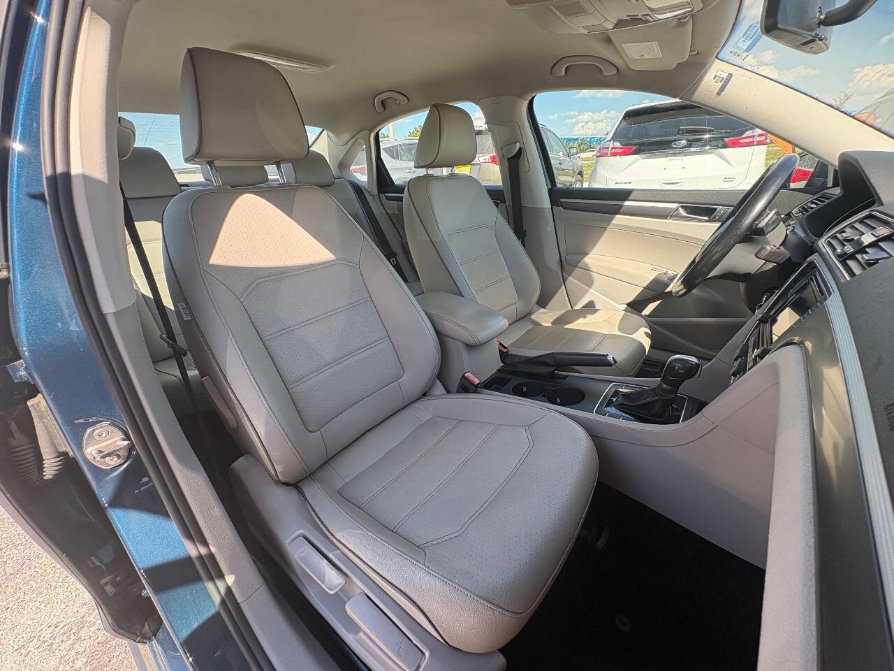 Used 2018 Volkswagen Passat 2.0T R-Line FWD image 18