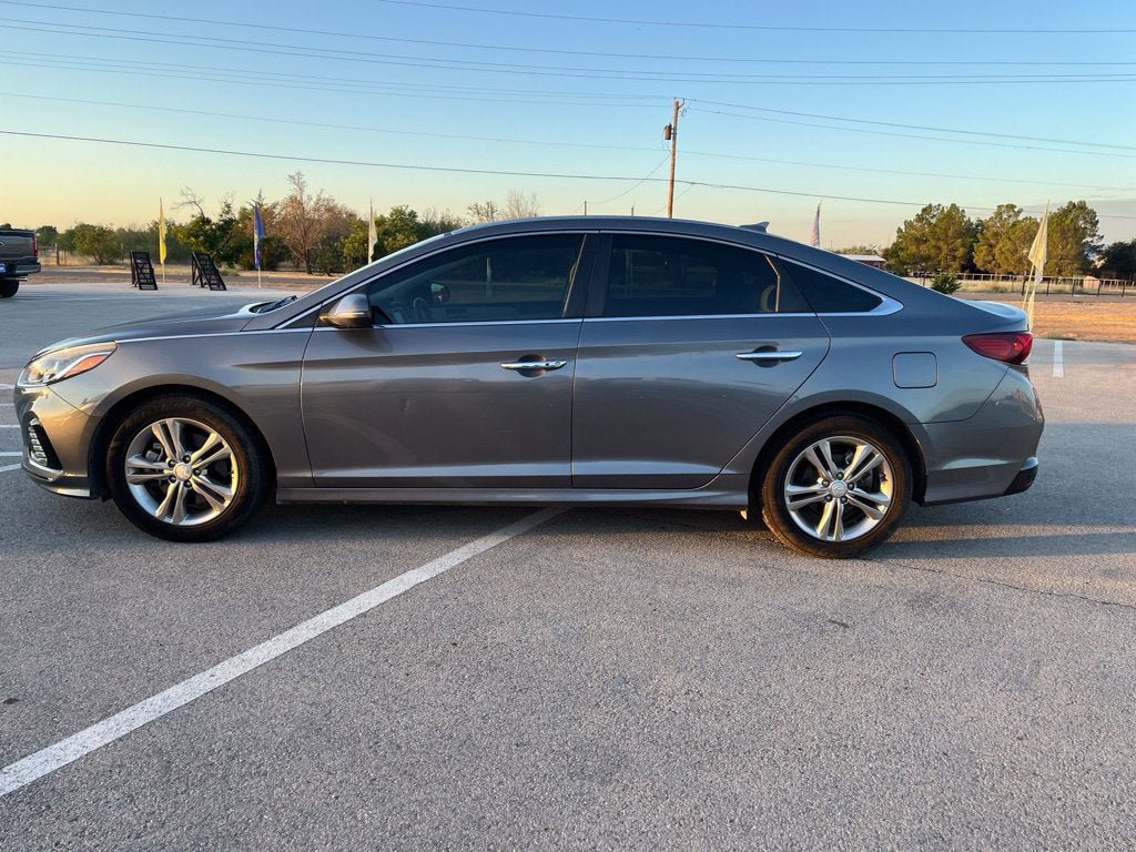 Used 2019 Hyundai Sonata SEL w/ Tech Package 02 FWD image 2