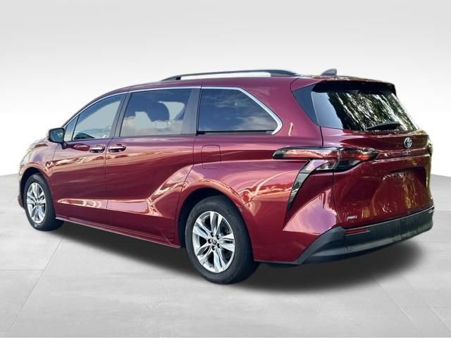 Used 2022 Toyota Sienna XLE w/ XLE Plus Package AWD/4WD image 4