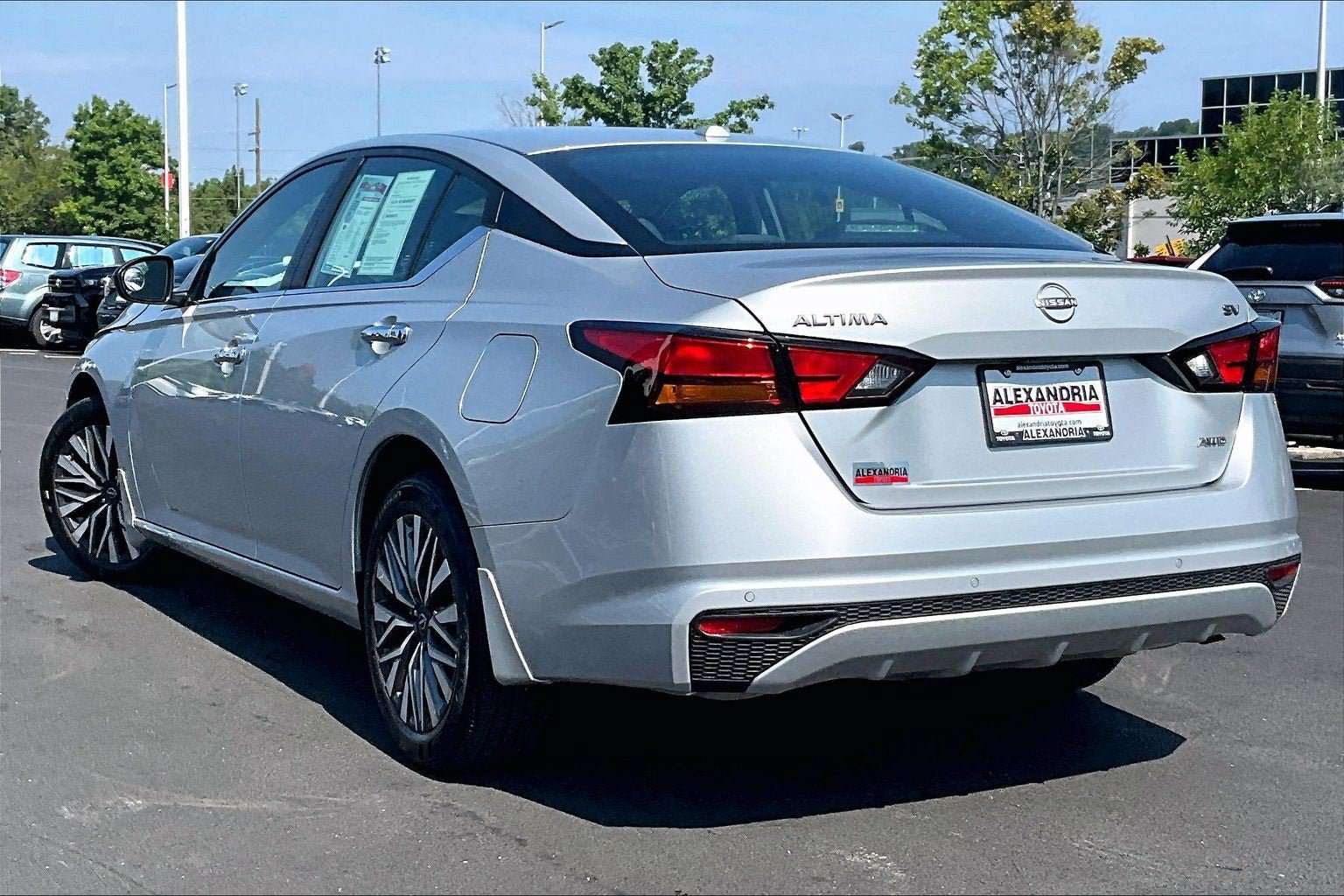 Used 2024 Nissan Altima 2.5 SV AWD/4WD image 11