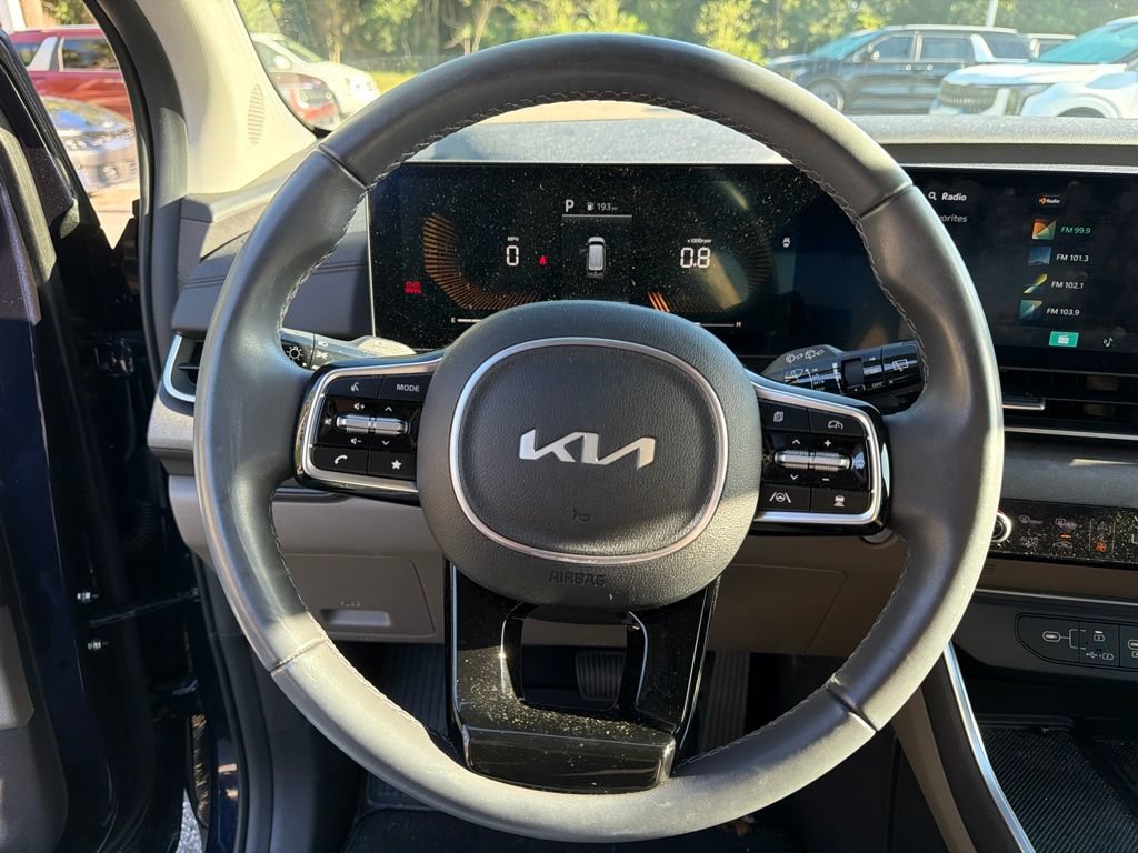 Certified 2025 Kia Carnival EX FWD image 11