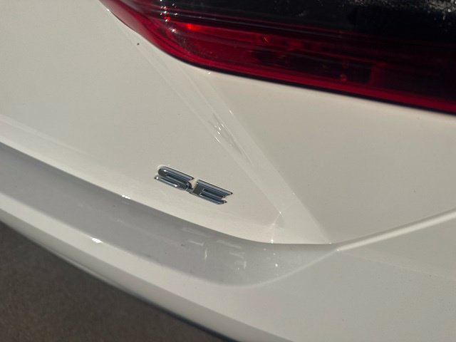 Used 2025 Toyota Camry SE w/ Convenience Package FWD image 4