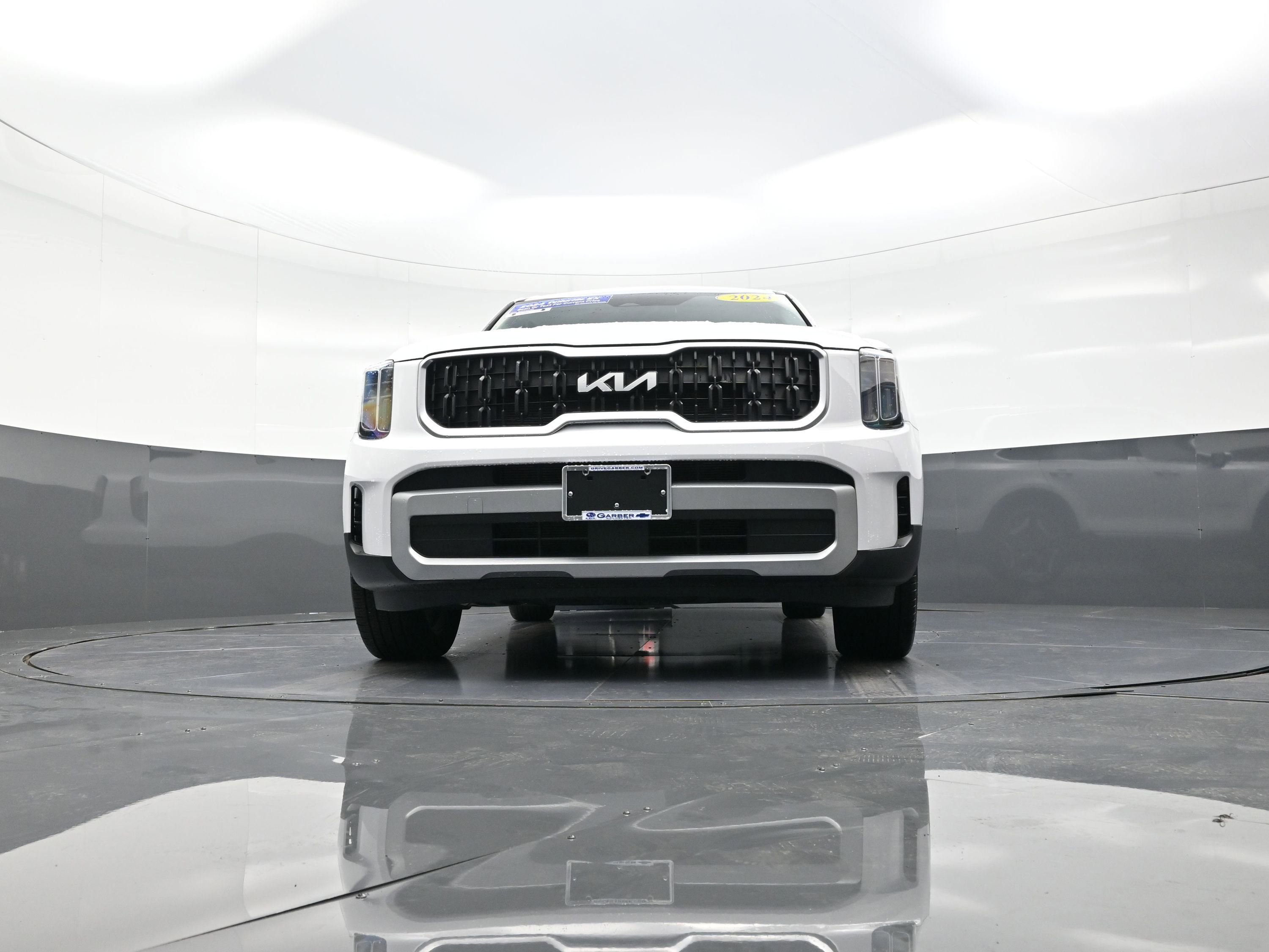 Used 2024 Kia Telluride EX w/ EX Captain's Chair Package image 10
