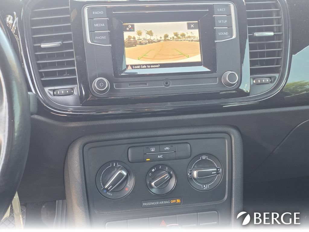 Used 2018 Volkswagen Beetle 2.0T S FWD image 19