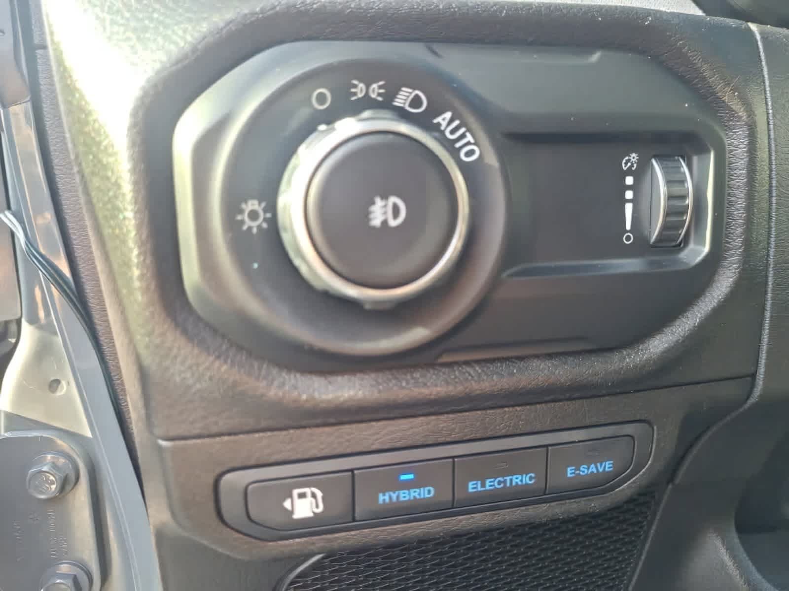 Used 2024 Jeep Wrangler Unlimited w/ Convenience Group AWD/4WD image 9