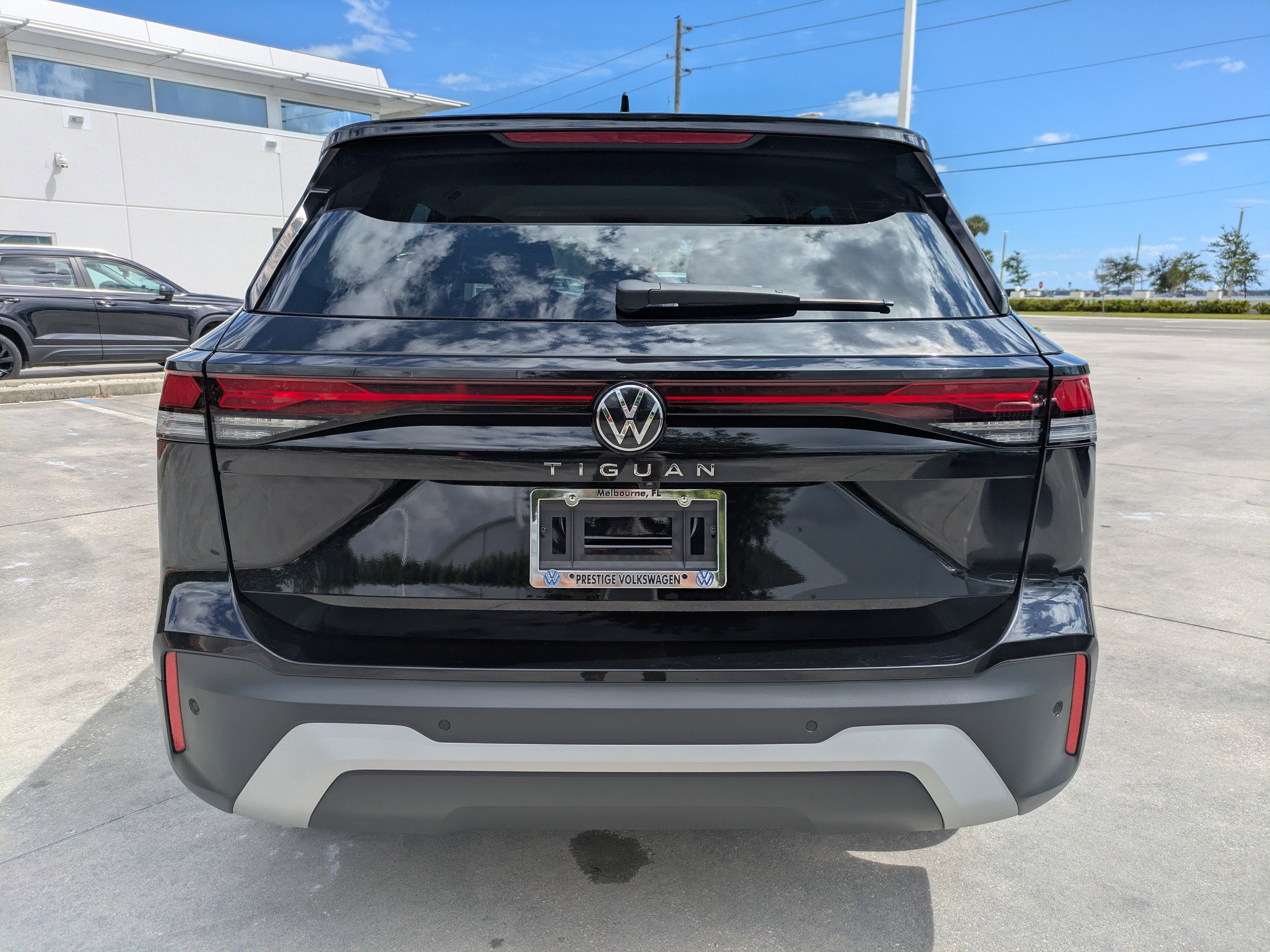 Used 2025 Volkswagen Tiguan S FWD image 5