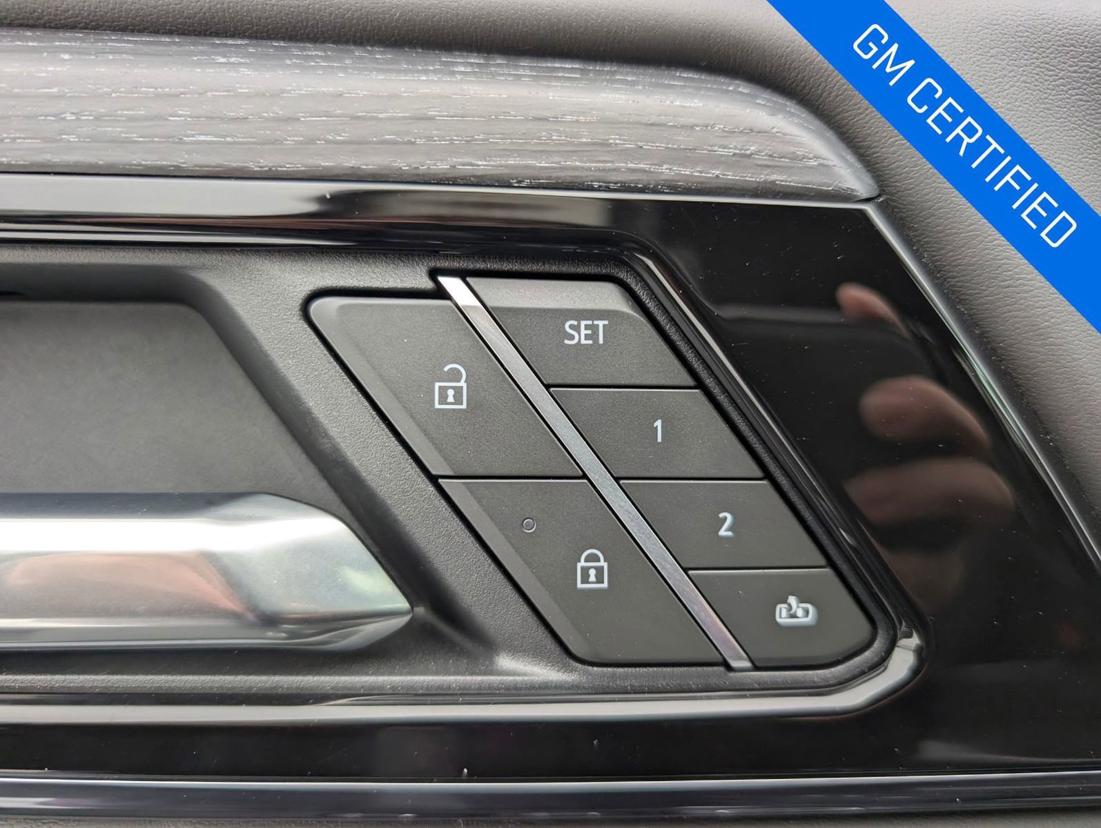 Used 2025 GMC Yukon AT4 Ultimate w/ LPO, Floor Liner Package image 9