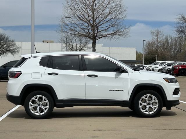 Used 2025 Jeep Compass Sport image 3