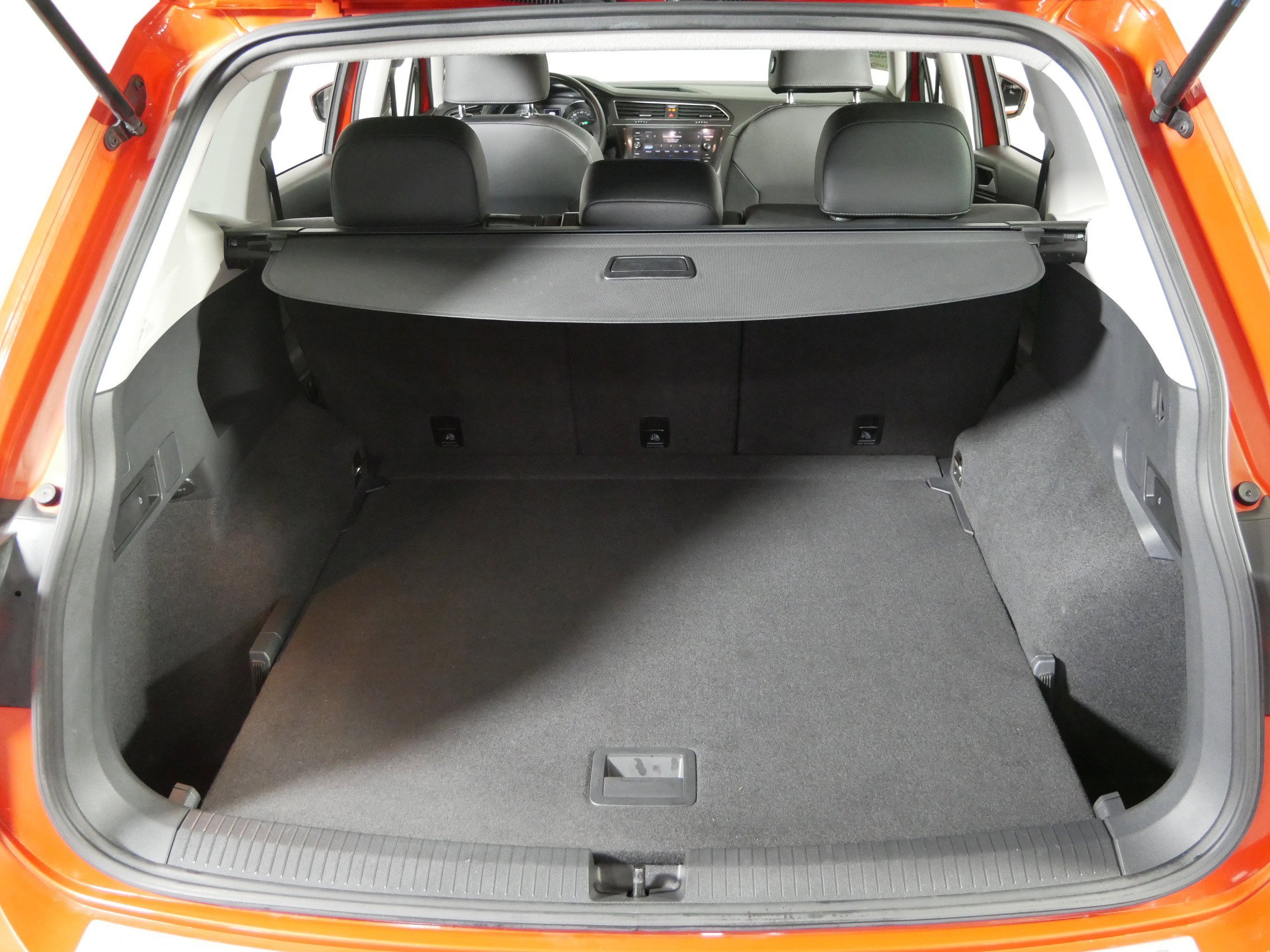 Used 2019 Volkswagen Tiguan SE image 18