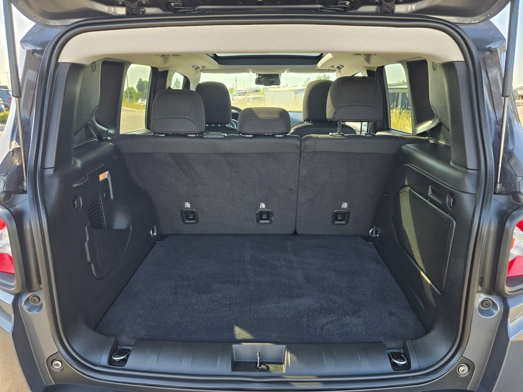 Used 2023 Jeep Renegade Latitude w/ Sun/Sound Group AWD/4WD image 34