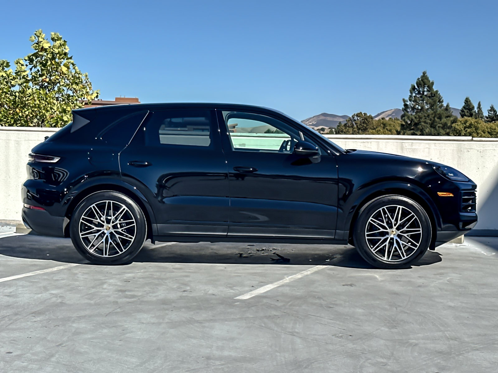 Certified 2024 Porsche Cayenne AWD/4WD image 10