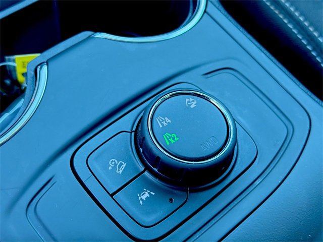 Used 2024 GMC Terrain SLE image 28