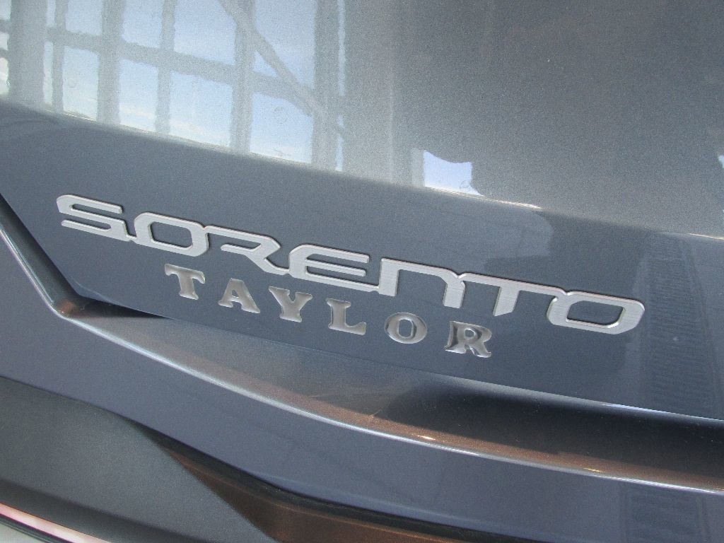 Used 2025 Kia Sorento S image 10