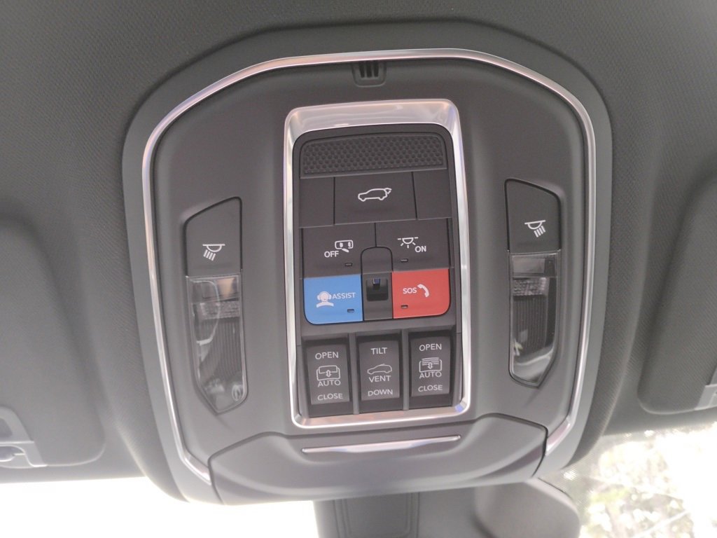 New 2025 Jeep Grand Cherokee Limited w/ Luxury Tech Group II image 41