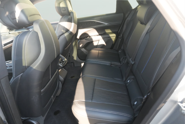 Used 2024 Cadillac Lyriq Luxury w/ LPO, Floor Liner Package AWD/4WD image 16