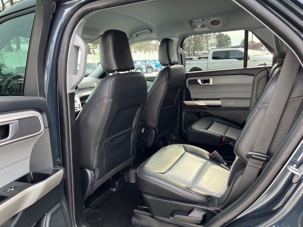 Used 2023 Ford Explorer XLT w/ Equipment Group 202A image 10