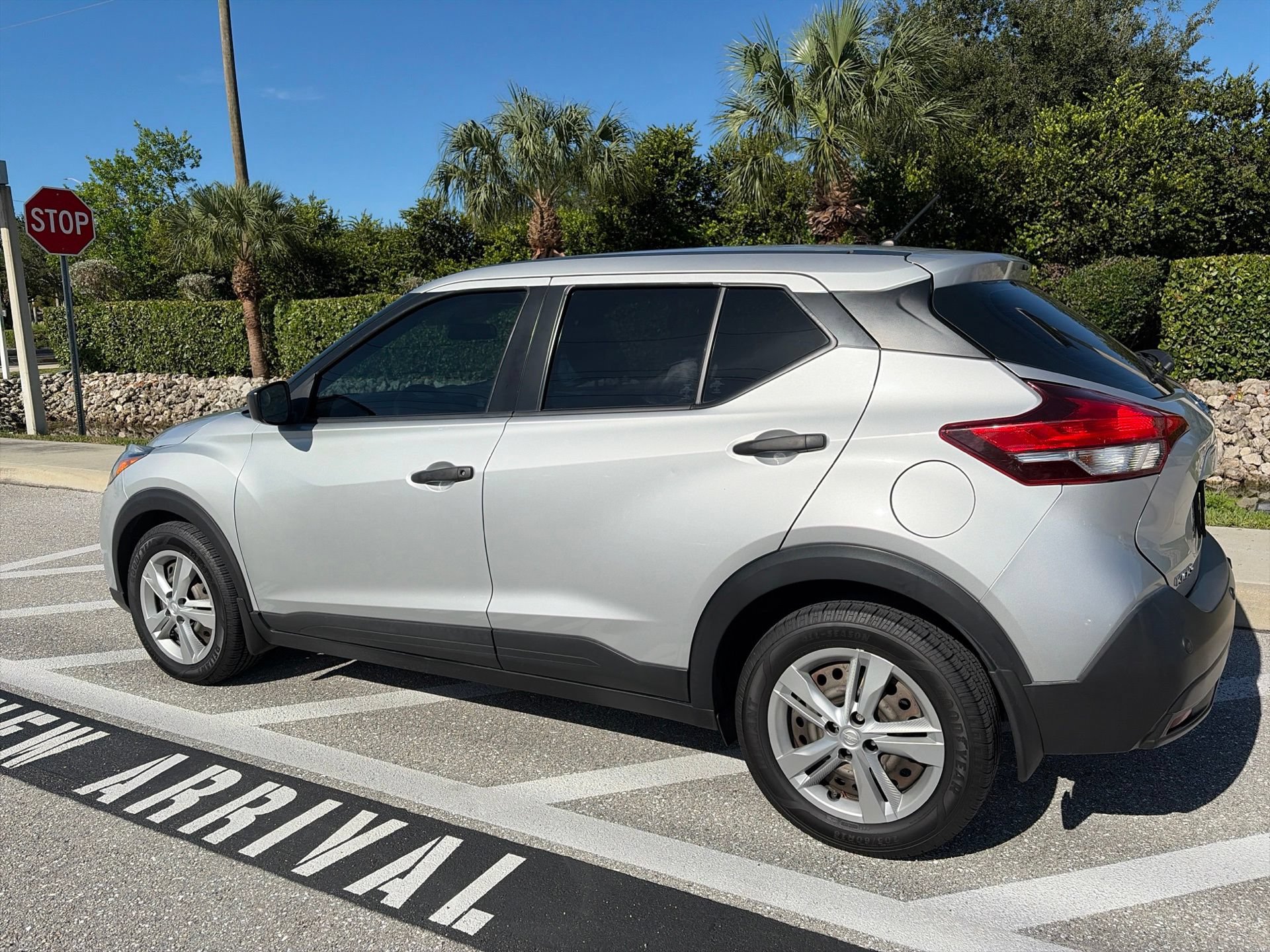 Used 2020 Nissan Kicks S FWD image 10