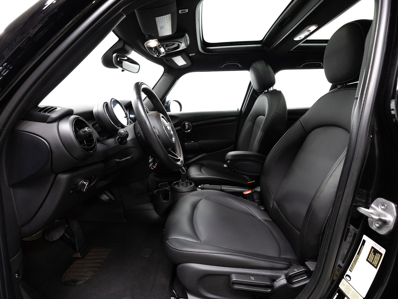 Used 2021 MINI Cooper 4-Door Hardtop video 4