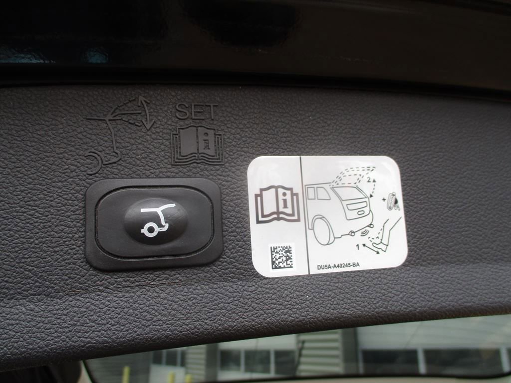 Used 2019 Ford Escape Titanium image 11