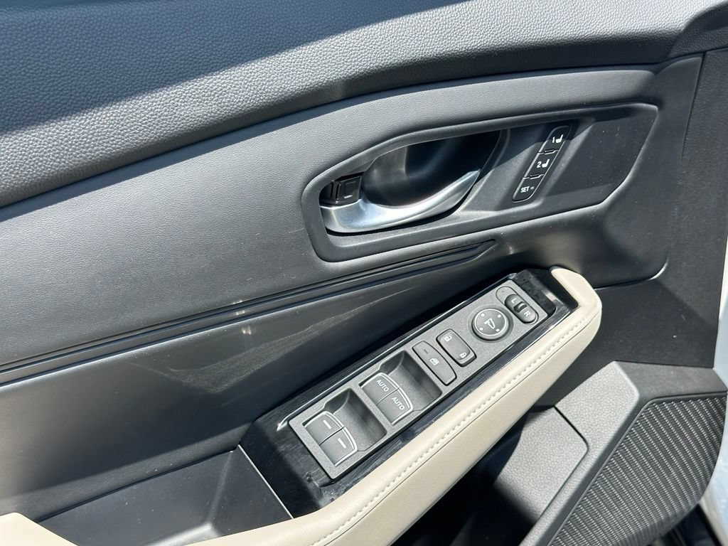 Used 2025 Honda Accord Touring image 16