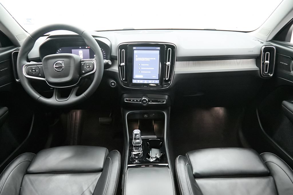 Certified 2023 Volvo XC40 B5 Plus w/ Driver Assist Package AWD/4WD image 25