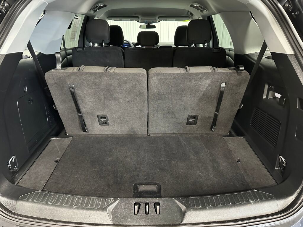 Used 2023 Ford Explorer XLT image 12