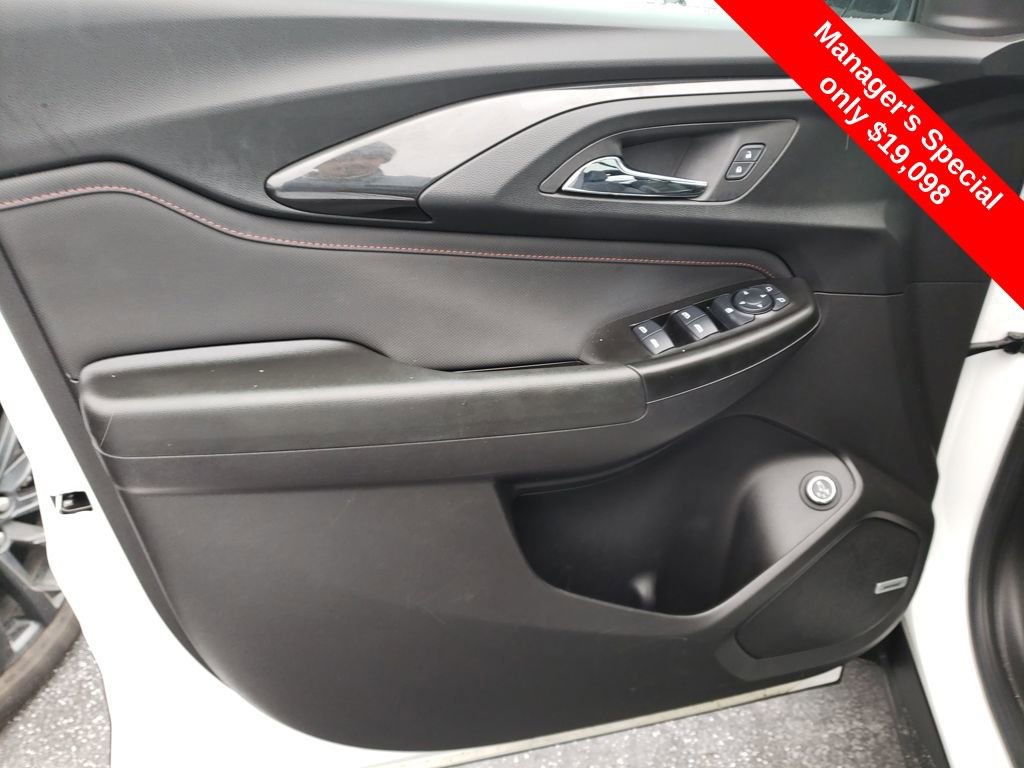 Used 2022 Chevrolet TrailBlazer RS w/ Sun and Liftgate Package image 11