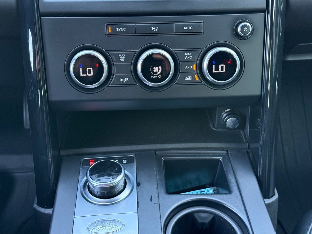 Used 2019 Land Rover Discovery SE image 27