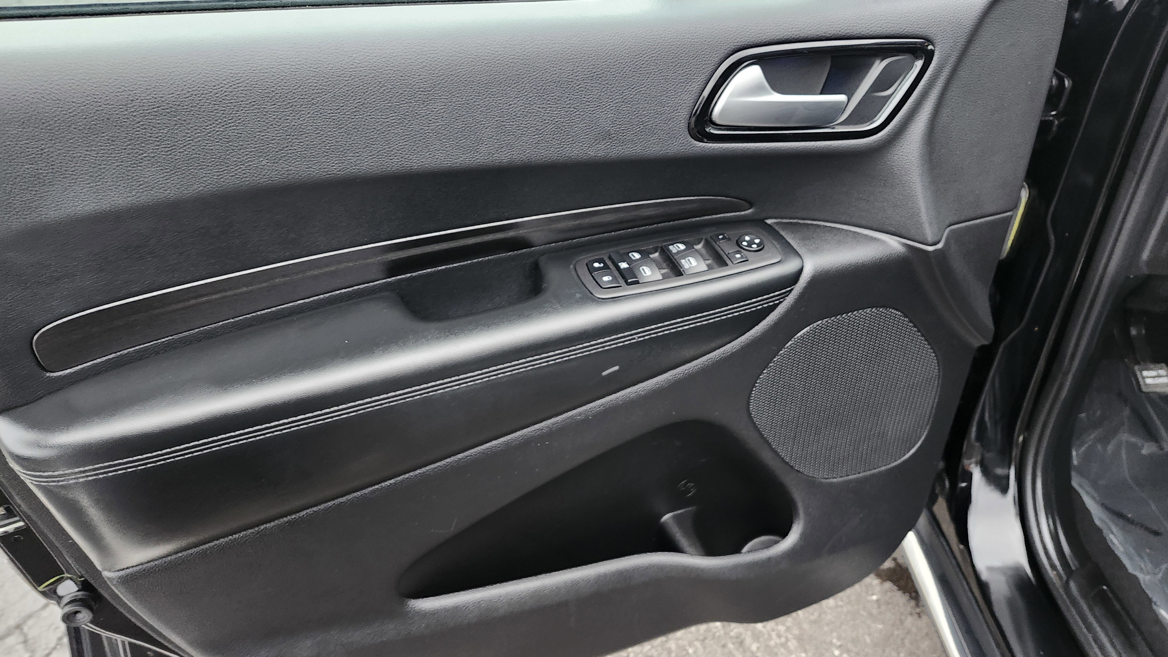 Used 2023 Dodge Durango SXT image 24