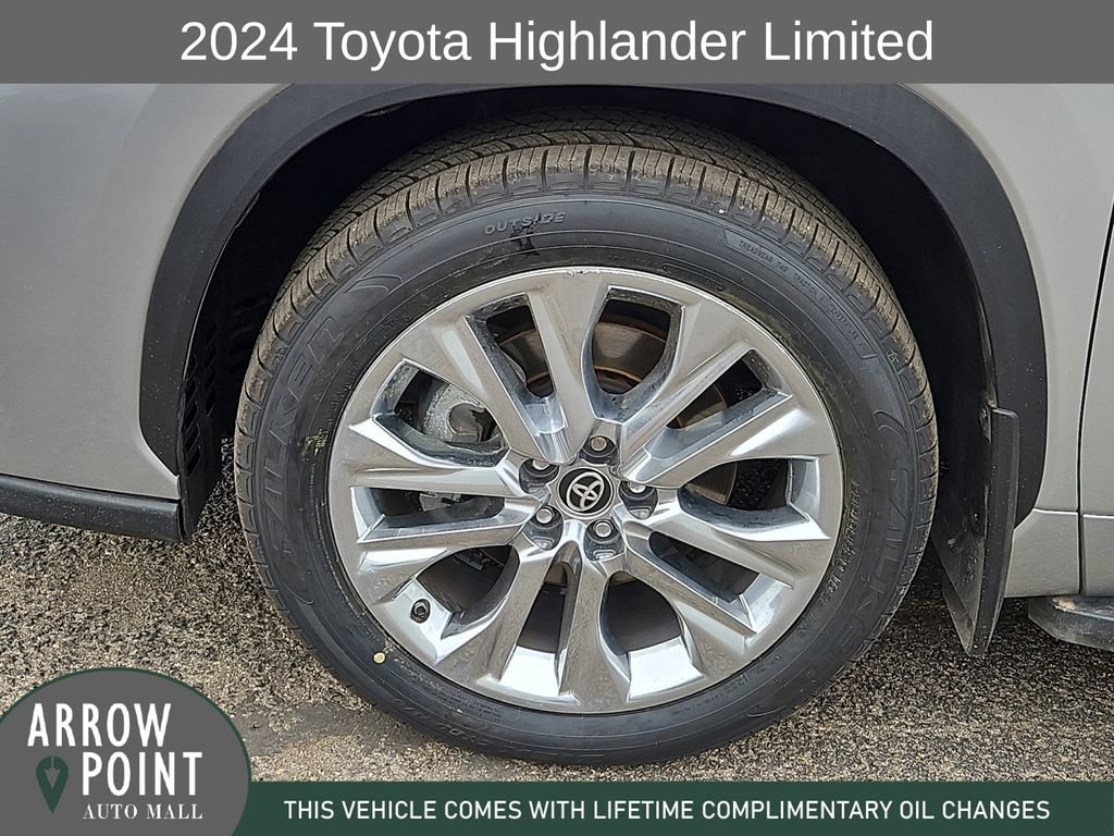Used 2024 Toyota Highlander Limited FWD image 16
