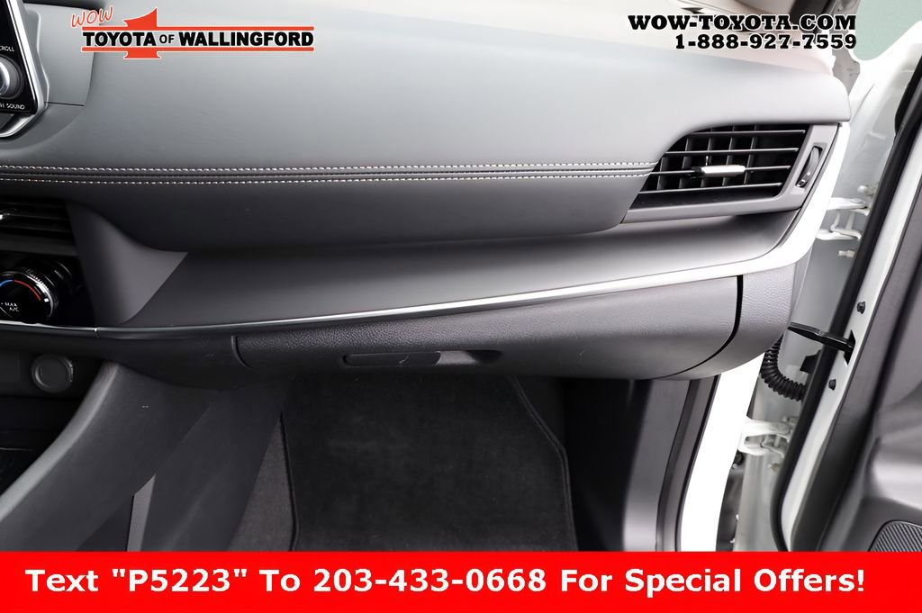 Used 2023 Nissan Rogue S image 40