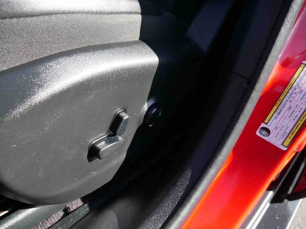 Used 2019 Jeep Cherokee Trailhawk image 32