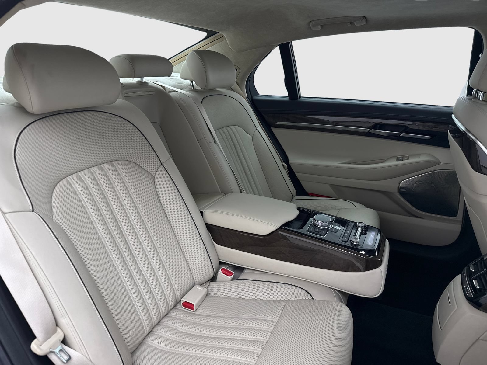 Used 2017 Genesis G90 3.3T Premium RWD image 46