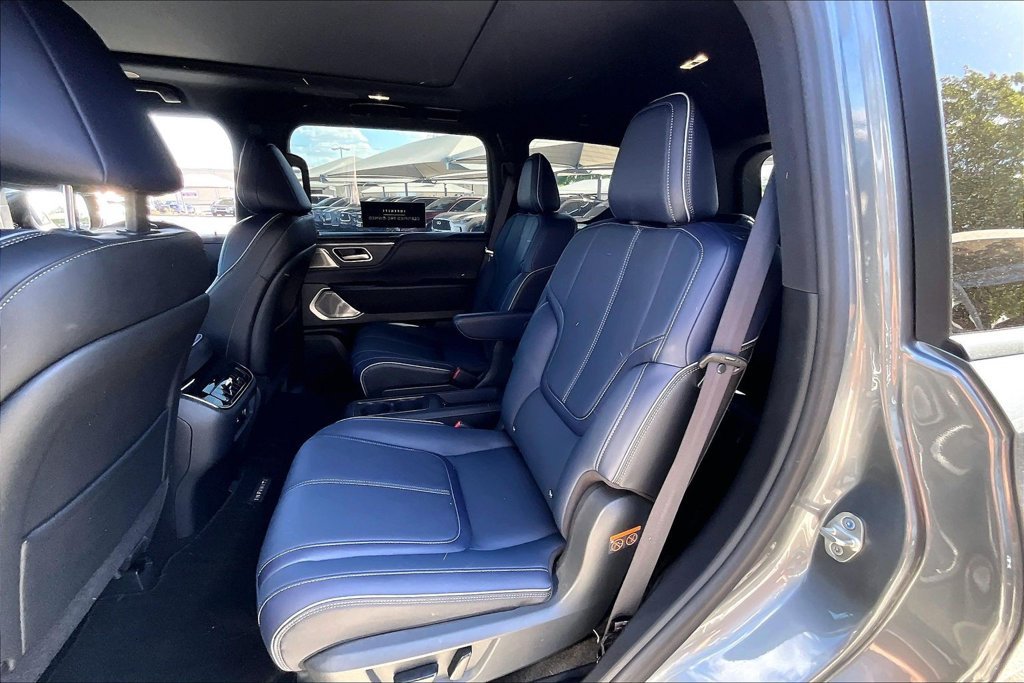 Used 2026 INFINITI QX80 4WD w/ Sport Exterior Package image 35