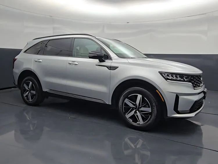 Used 2022 Kia Sorento S w/ Panoramic Sunroof Package FWD image 2