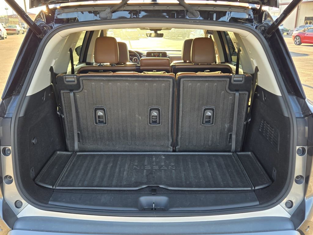 Used 2023 Nissan Pathfinder Platinum w/ Cargo Package image 10