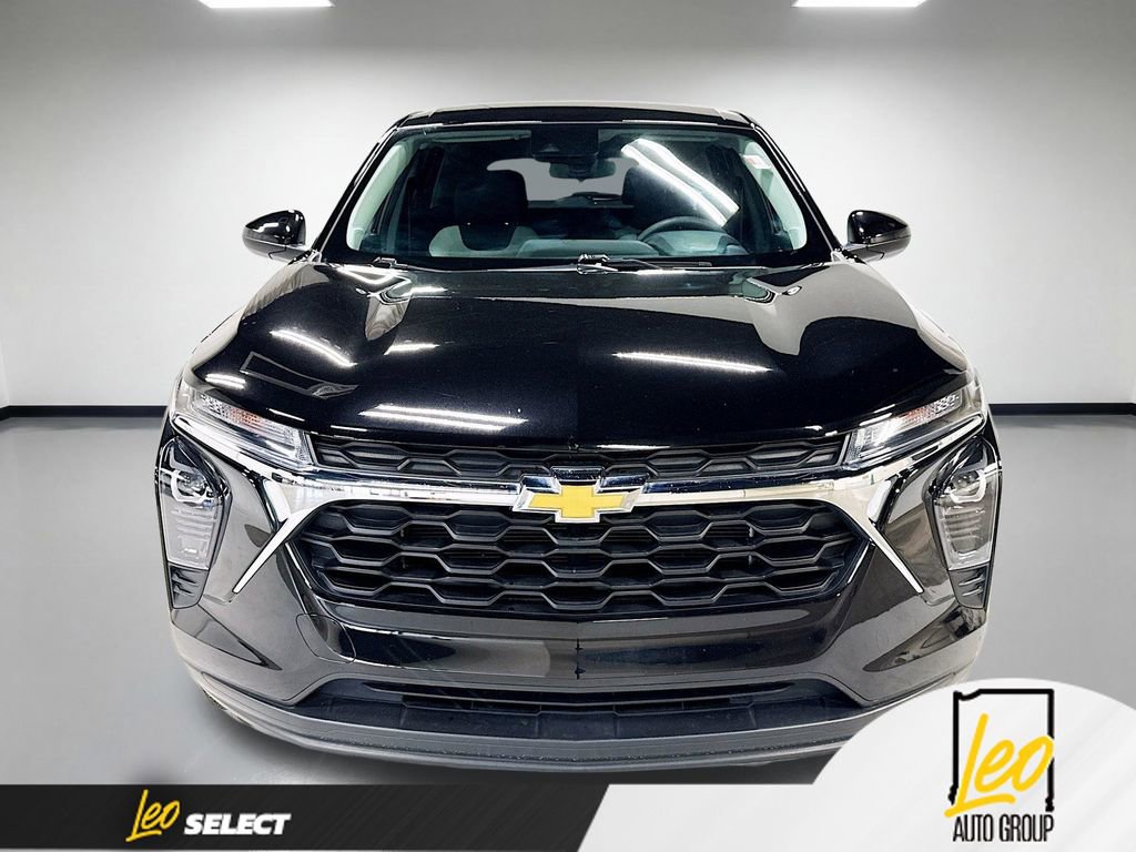 Used 2024 Chevrolet Trax LS w/ LS Convenience Package FWD image 2