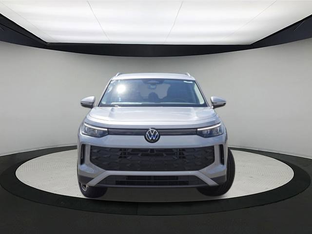 New 2025 Volkswagen Tiguan SE image 2