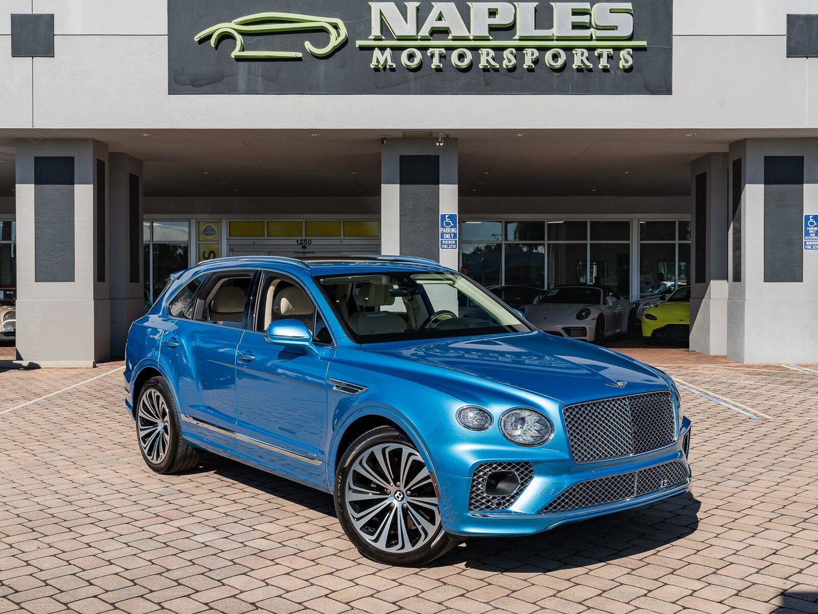 Used 2022 Bentley Bentayga AWD/4WD image 52
